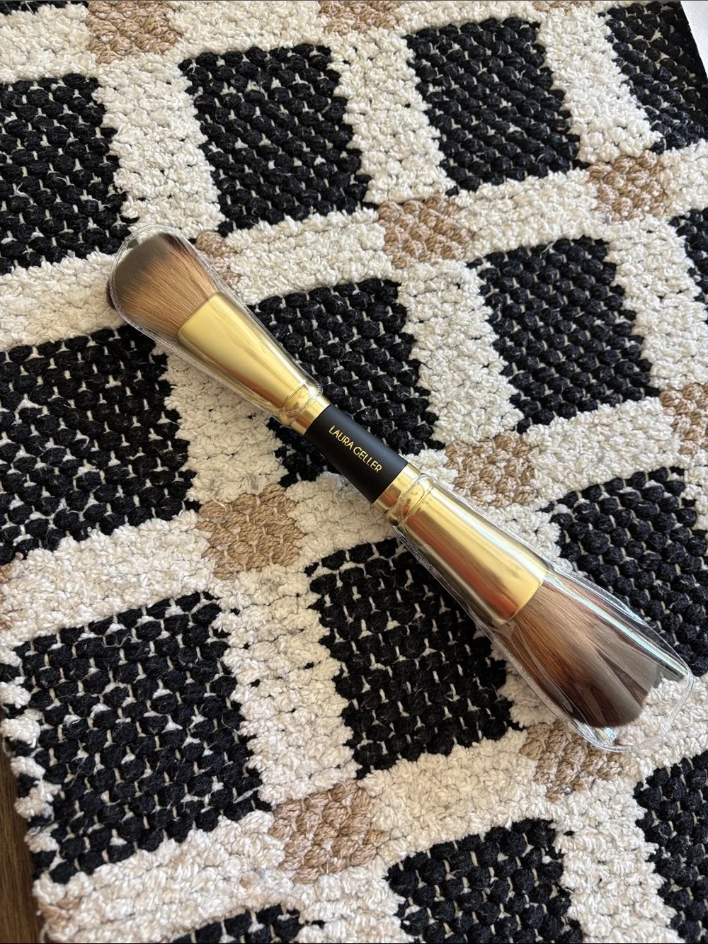 Laura Geller Dual-Ended 4-in-1 Makeup Brush - brand new!